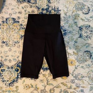 Lululemon black size 4 Align 10” shorts